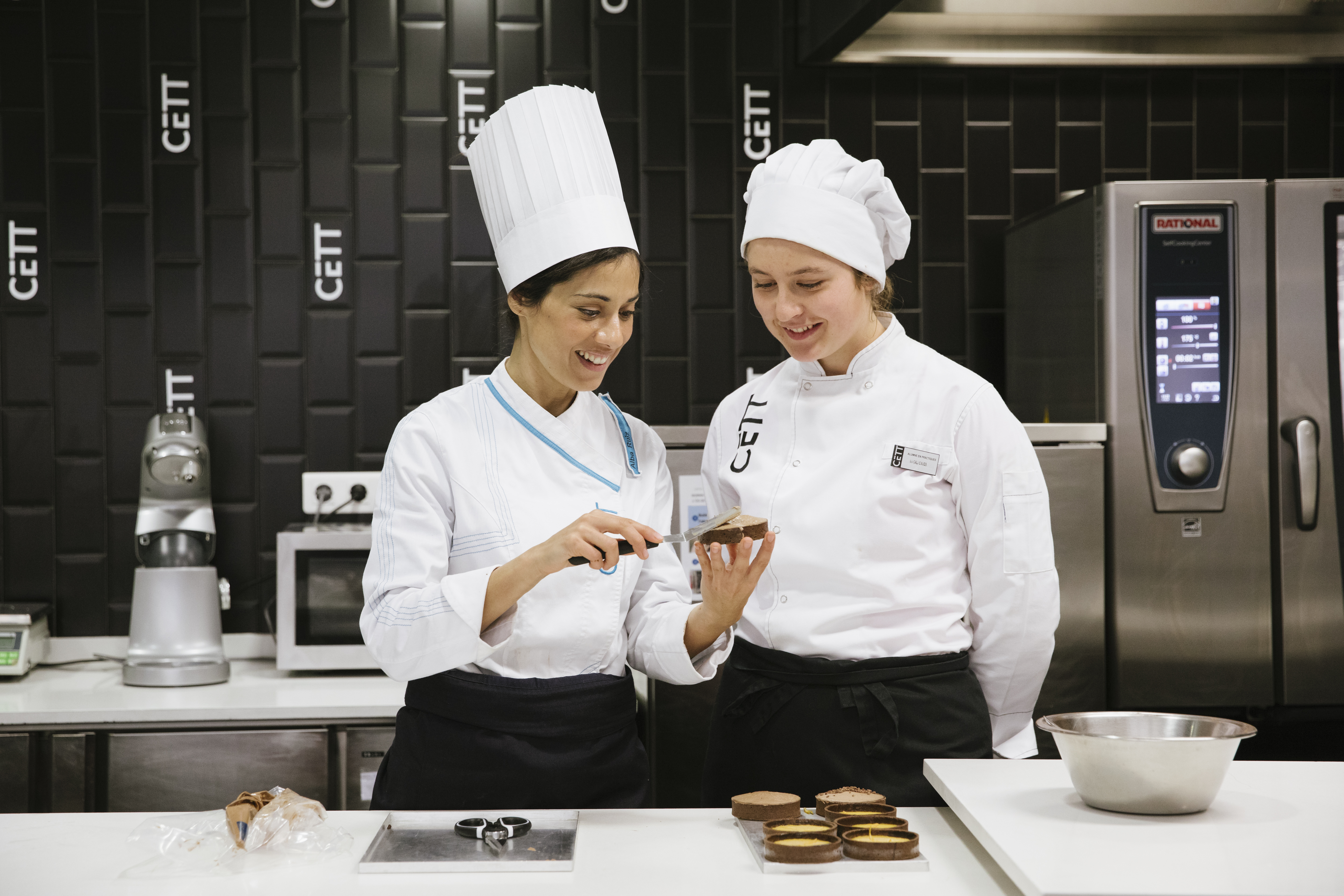 Fotografía de: Ciclo Grado Medio Cocina-Gastronomía y Pastelería | Aula Restaurant